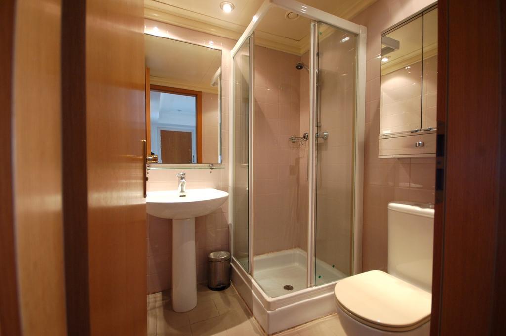 Lets Holidays Apartment Sea Views In Barcelona Zimmer foto
